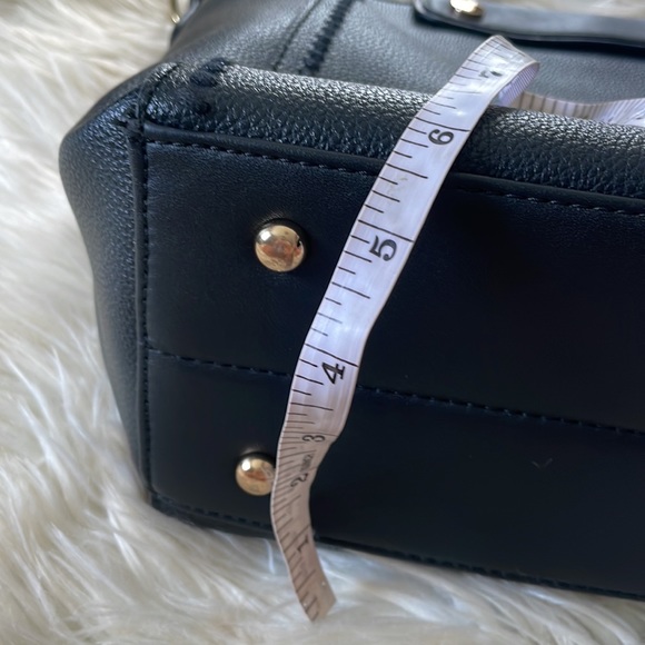 Black gold hardware square tote bag purse handbag elegant cheek shoulder bag - Picture 14 of 16